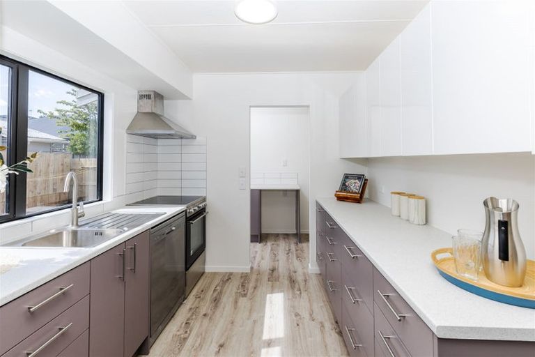 Photo of property in 22b Sandleigh Road, Hamilton Lake, Hamilton, 3204