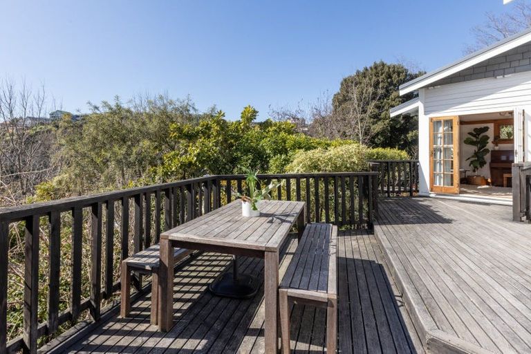 Photo of property in 21 Coleman Terrace, Bluff Hill, Napier, 4110