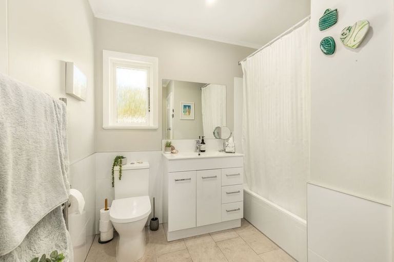 Photo of property in 71 Golf Road, Paraparaumu Beach, Paraparaumu, 5032