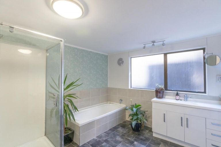 Photo of property in 20b Govind Grove, Ngaio, Wellington, 6035