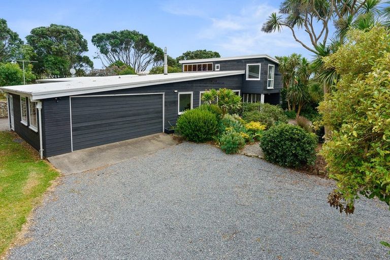 Photo of property in 321 Te Horo Beach Road, Te Horo Beach, Otaki, 5581
