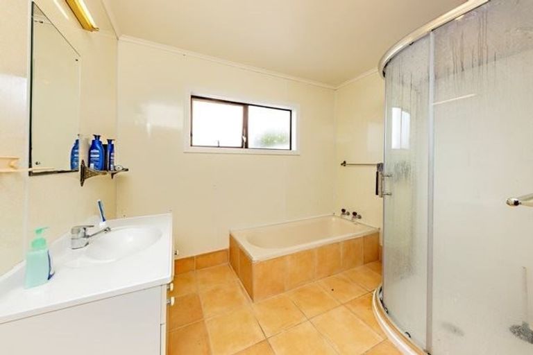 Photo of property in 30 Sutton Crescent, Papakura, 2110
