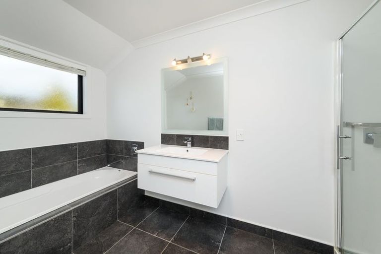 Photo of property in 44 Chestnut Close, Kelvin Grove, Palmerston North, 4414