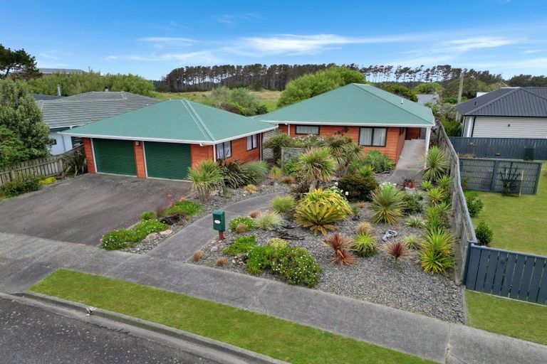 Photo of property in 4 Malthus Place, Foxton Beach, Foxton, 4815