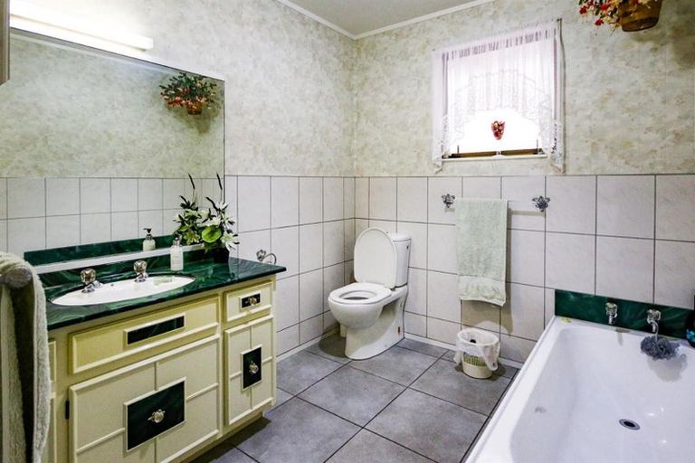 Photo of property in 76 Robertson Road, Ruawai, 0591