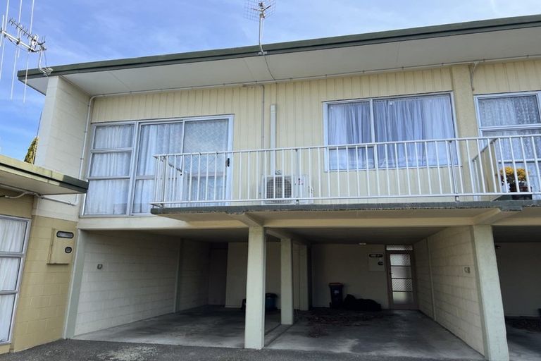 Photo of property in 6 Tiraumea Street, Palmerston North, 4410