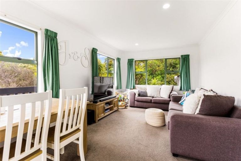 Photo of property in 2/22a Tomo Street, New Lynn, Auckland, 0600