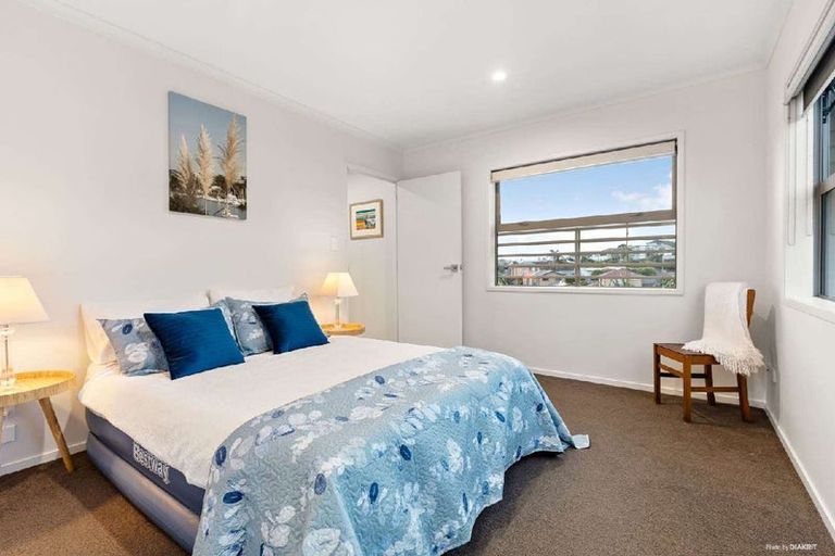 Photo of property in 8 Karauria Lane, Orewa, 0931