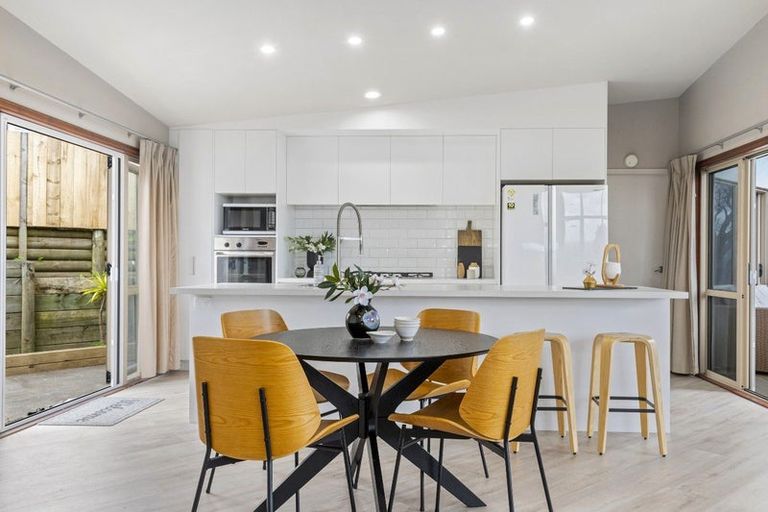 Photo of property in 14 Bell Common Close, Bethlehem, Tauranga, 3110