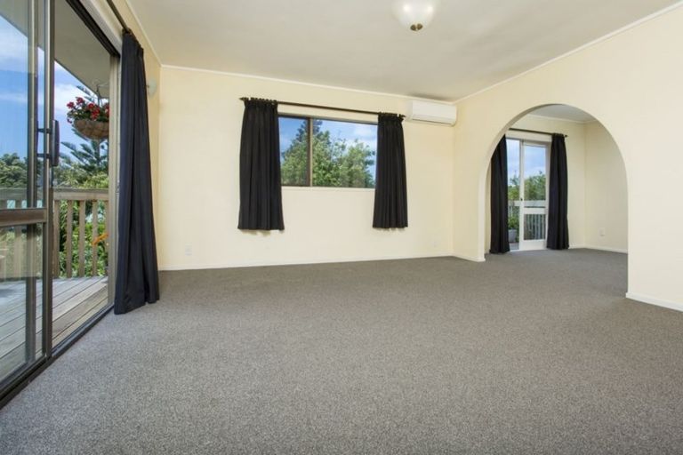 Photo of property in 2/6 Charmaine Road, Torbay, Auckland, 0630