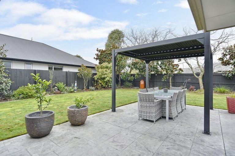 Photo of property in 11 Springside Place, Redwood, Christchurch, 8051