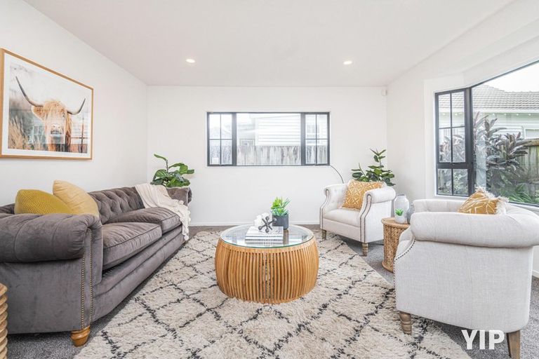 Photo of property in 2/10 Pohutukawa Street, Woburn, Lower Hutt, 5010