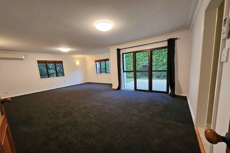 Photo of property in 2/5 Seacliffe Avenue, Belmont, Auckland, 0622