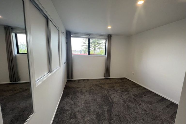 Photo of property in 4/10 Yeovil Road, Te Atatu Peninsula, Auckland, 0610