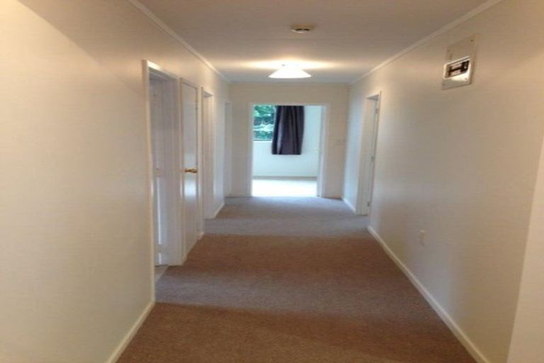 Photo of property in 19 Sunnyside Road, Sunnyvale, Auckland, 0612