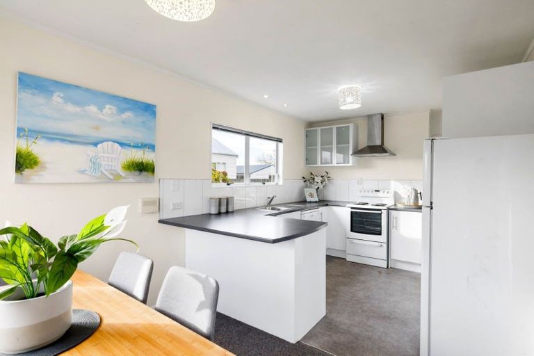 Photo of property in 12 Beadle Place, St Andrews, Hamilton, 3200