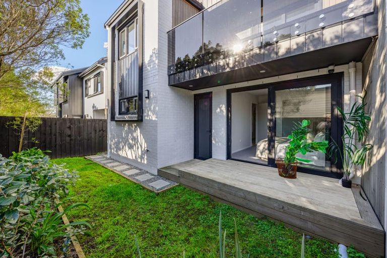 Photo of property in 10 Kaaramuramu Lane, Mangere Bridge, Auckland, 2022