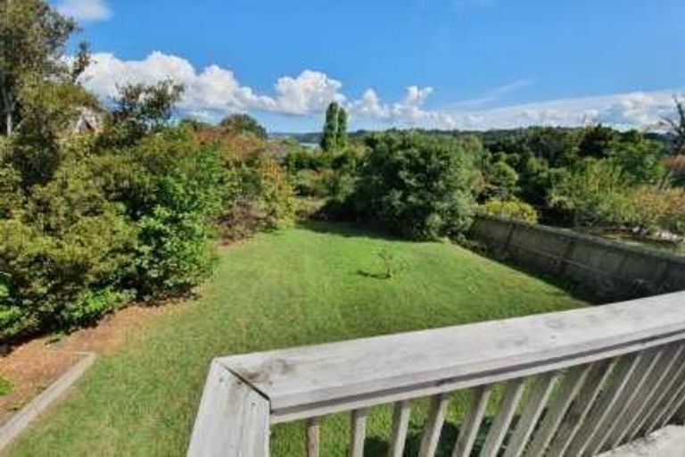 Photo of property in 2/4 Lynn Road, Bayview, Auckland, 0629