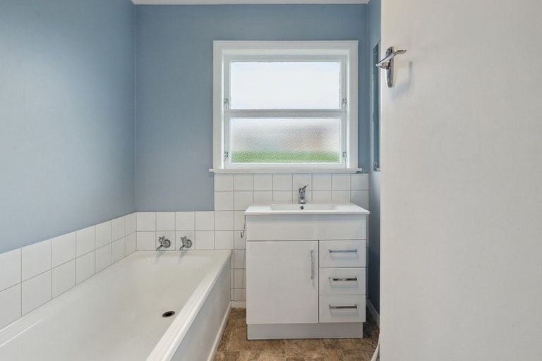 Photo of property in 2 Selwyn Street, Levin, 5510