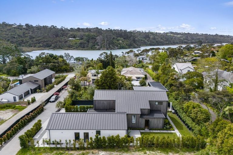 Photo of property in 21 Oscar Road, Greenhithe, Auckland, 0632