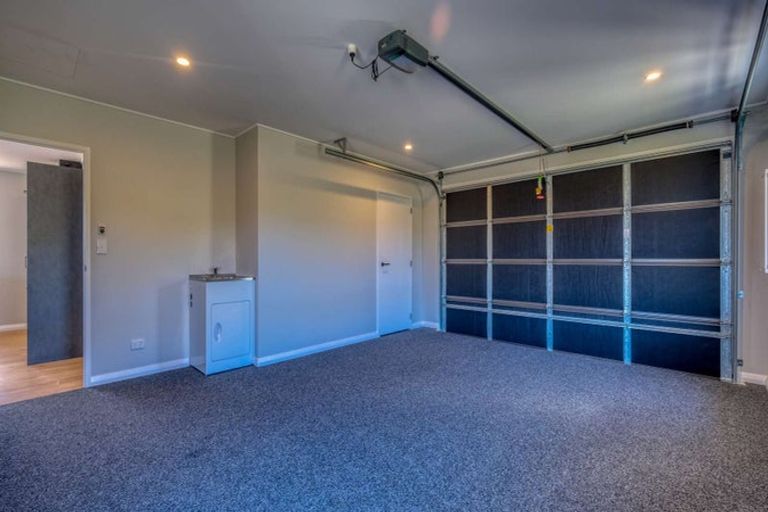 Photo of property in 57 Te Taniwha Road, One Tree Point, 0118