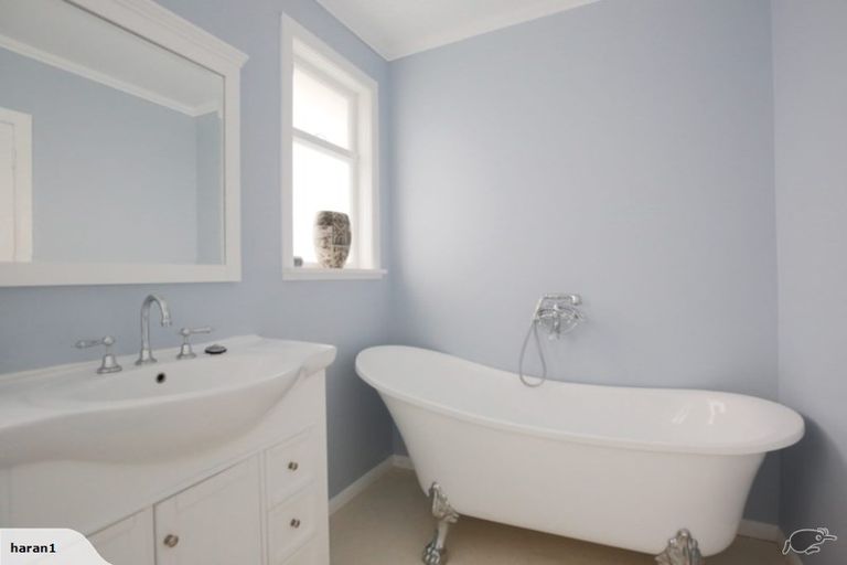 Photo of property in 12 Redwood Avenue, Tawa, Wellington, 5028