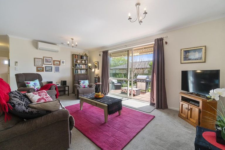 Photo of property in 11 Raabia Close, Parakai, 0830