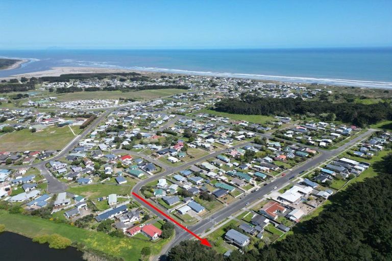 Photo of property in 29 Cousins Avenue East, Foxton Beach, Foxton, 4815