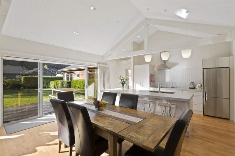 Photo of property in 18 Amber Close, Arthurs Point, Queenstown, 9371