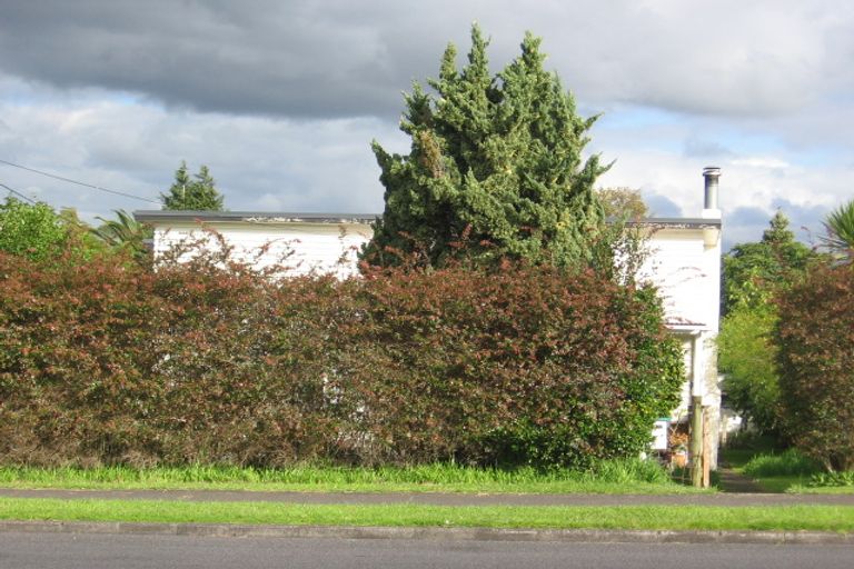 Photo of property in 72 Taikata Road, Te Atatu Peninsula, Auckland, 0610