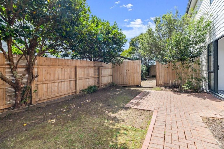 Photo of property in 43 Tiri Tiri Road, Birkdale, Auckland, 0626