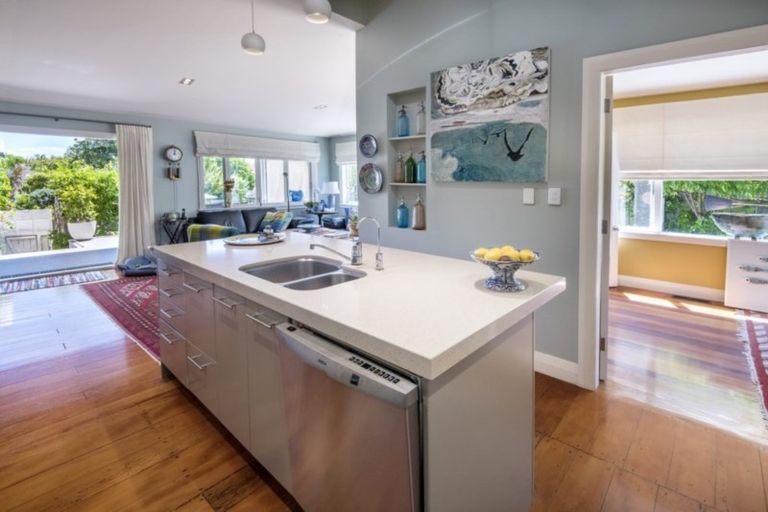 Photo of property in 43 King Edward Parade, Devonport, Auckland, 0624