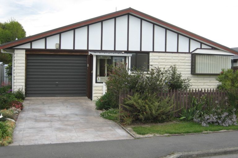 Photo of property in 39 Seadown Crescent, Amberley, 7410