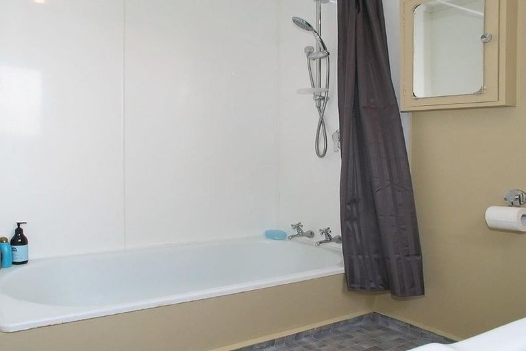 Photo of property in 25c Winston Street, Crofton Downs, Wellington, 6035