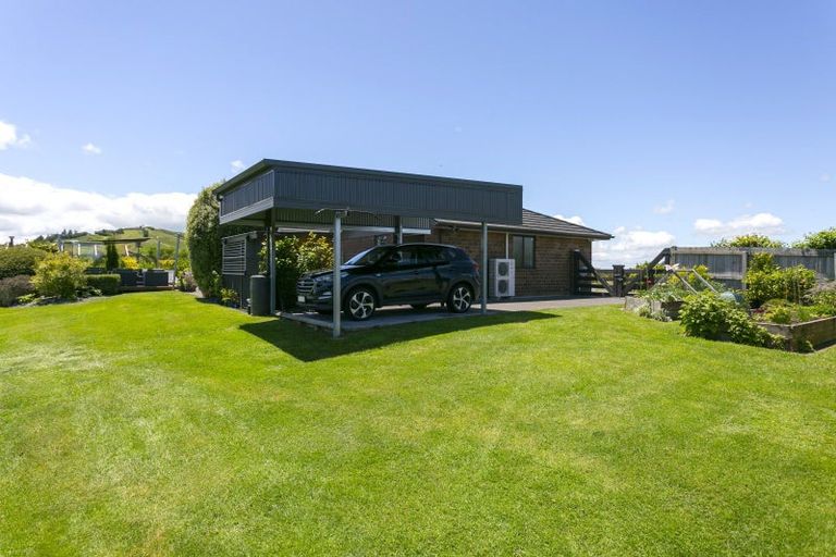 Photo of property in 71 Loch Views Road, Acacia Bay, Taupo, 3385