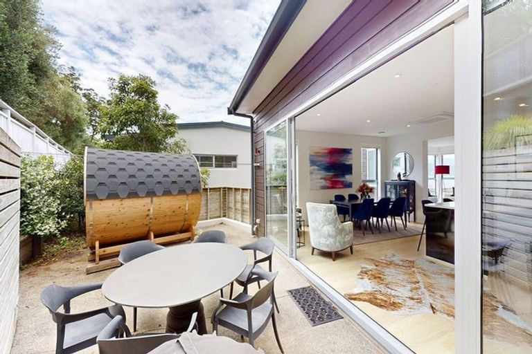 Photo of property in 98 Awa Road, Seatoun, Wellington, 6022