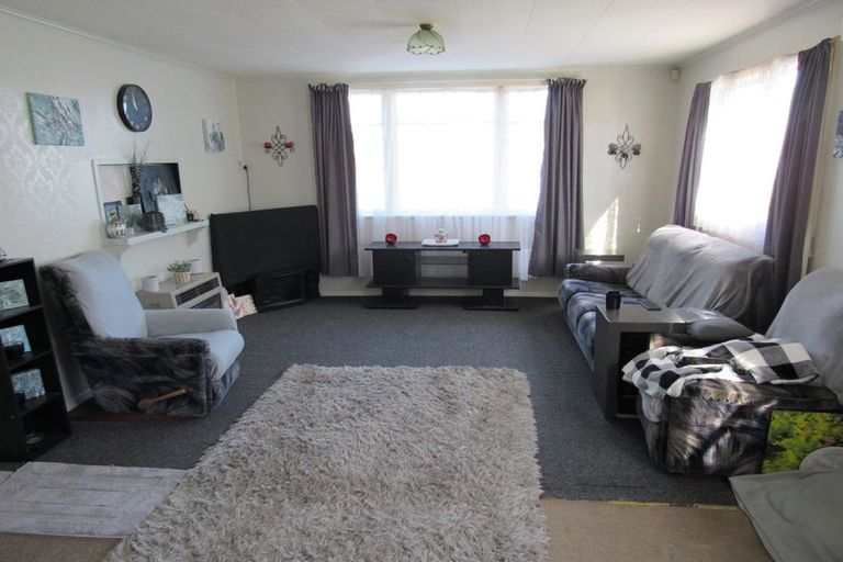 Photo of property in 12 Burns Street, Hawera, 4610