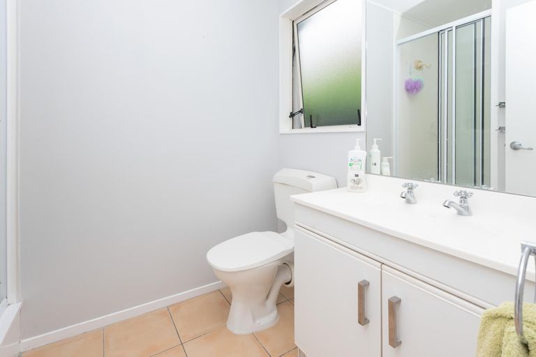 Photo of property in 3/8 Bernie Edwards Place, Botany Downs, Auckland, 2010