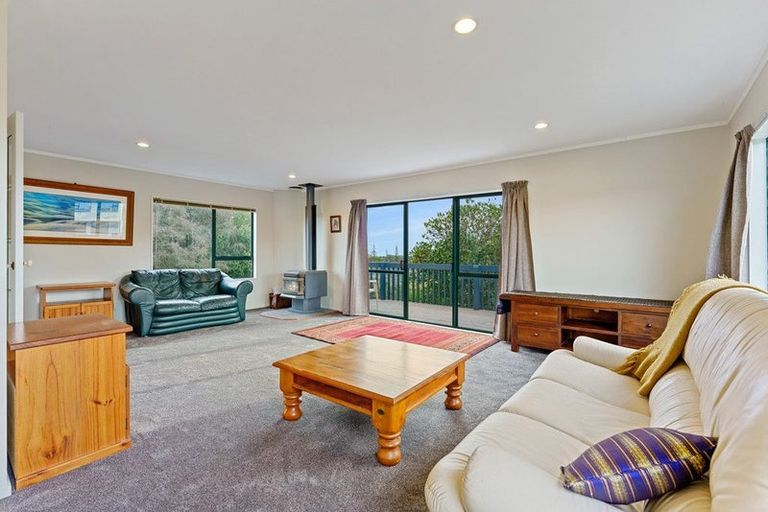 Photo of property in 8 Trig Hill Terrace, Waikanae Beach, Waikanae, 5036