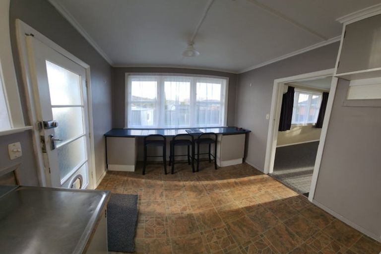 Photo of property in 2/6 Moeraki Road, Maoribank, Upper Hutt, 5018