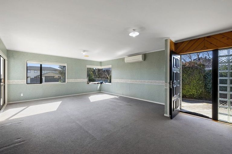 Photo of property in 7 Larsen Place, Merrilands, New Plymouth, 4312