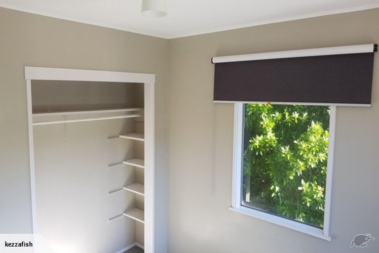 Photo of property in 1/15 Wakely Road, Newlands, Wellington, 6037