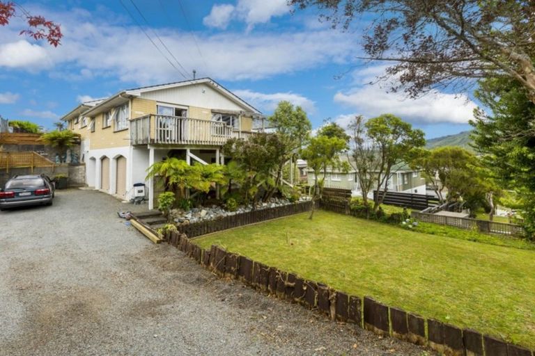 Photo of property in 4 Vista Crescent, Maoribank, Upper Hutt, 5018