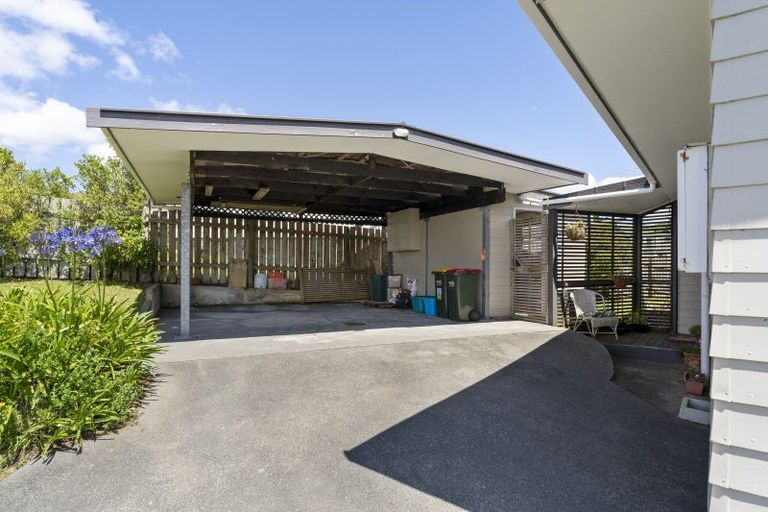 Photo of property in 24 Jasmine Grove, Maungaraki, Lower Hutt, 5010