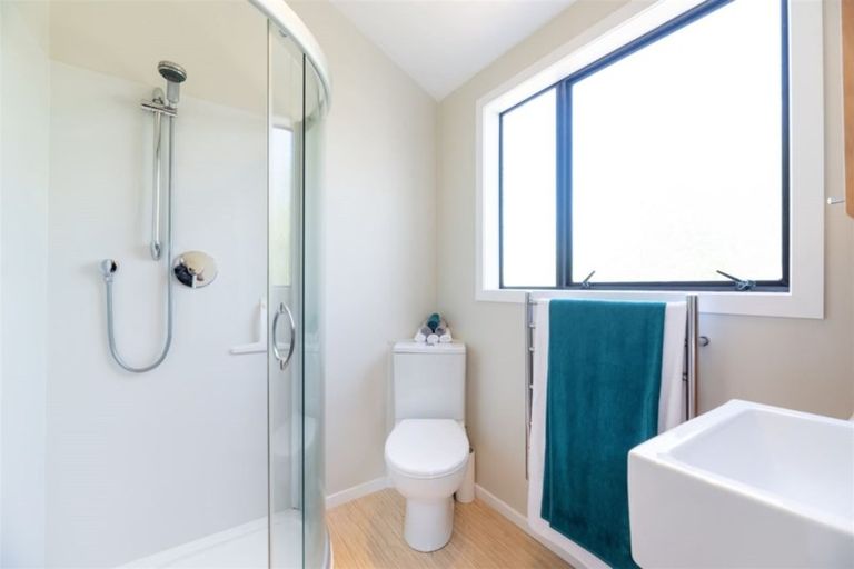 Photo of property in 1/141 Weatherly Road, Torbay, Auckland, 0630