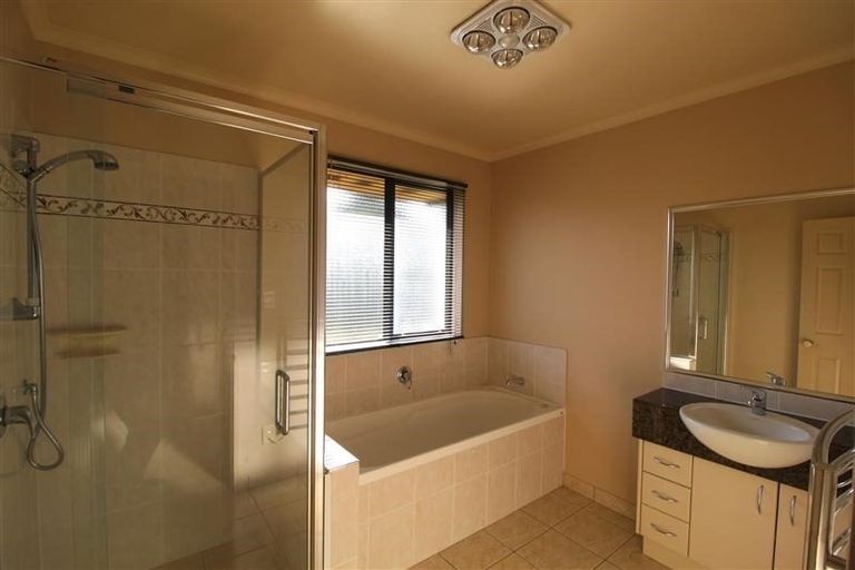 Photo of property in 37 Belcoo Crescent, East Tamaki, Auckland, 2013