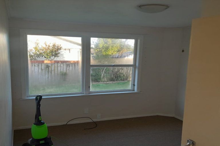 Photo of property in 60 Kingdale Road, Henderson, Auckland, 0610