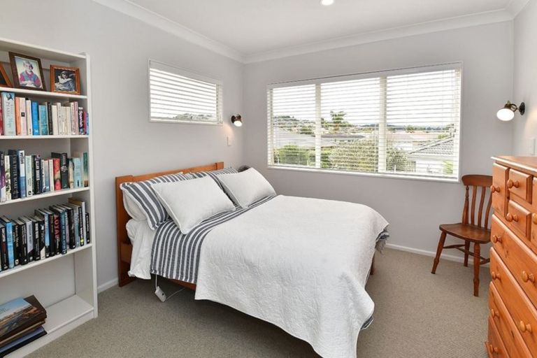 Photo of property in 168 Lakeside Drive, Orewa, 0931