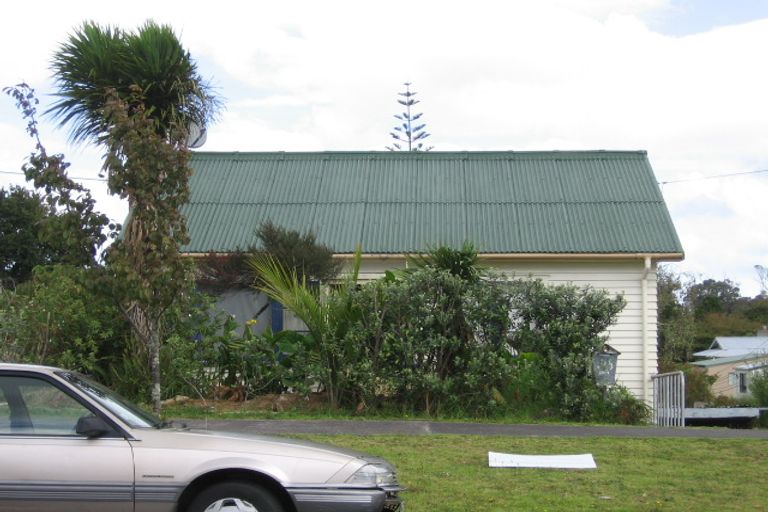 Photo of property in 81 Beach Haven Road, Beach Haven, Auckland, 0626