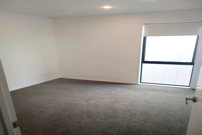 Photo of property in 14 Papai Lane, Massey, Auckland, 0614